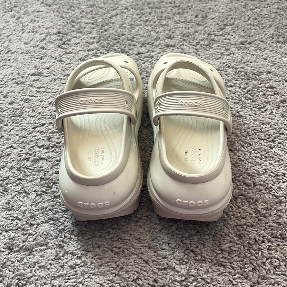 Crocs Mega Crush Sandals in color Bone size m6/w8. - Picture 3 of 3